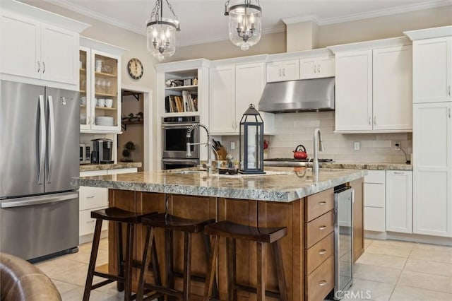 1042 Sleepy Hollow Rd, Paso Robles, CA 93446 - kitchen featuring stainless steel appliances, under cabinet range hood, an island with sink, decorative backsplash, and light tile patterned flooring