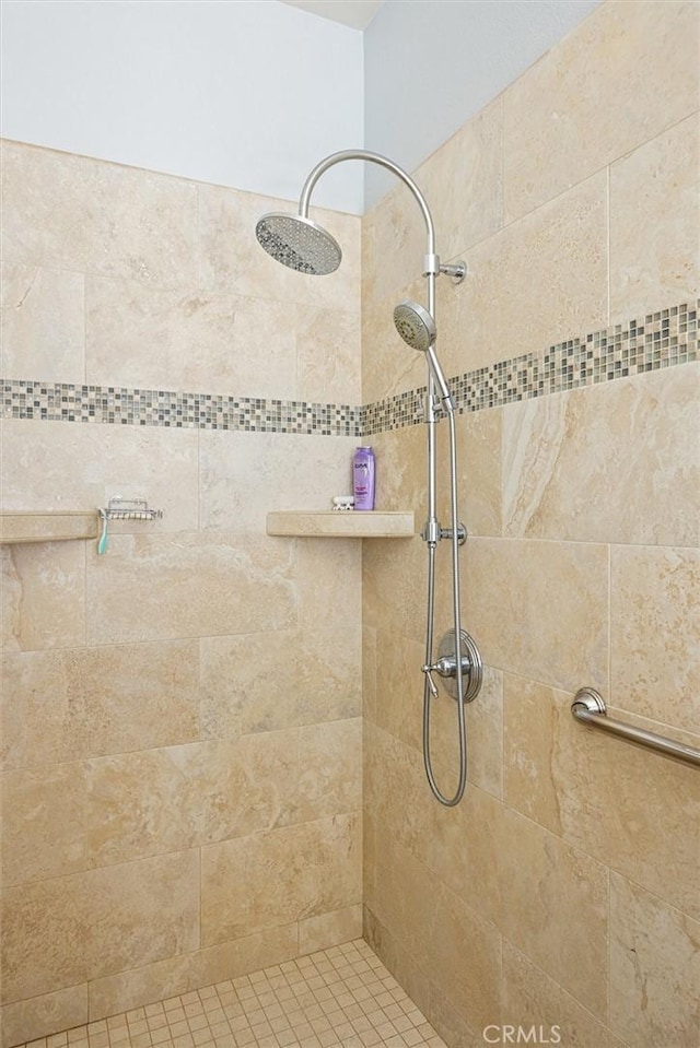 1042 Sleepy Hollow Rd, Paso Robles, CA 93446 - bathroom featuring tiled shower