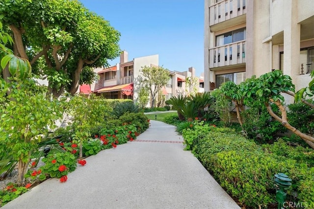 5216 Yarmouth Ave Unit 106, Encino, CA 91316 - view of community with a residential view