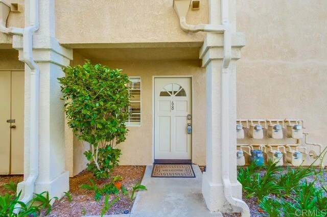 entrance to property with stucco siding