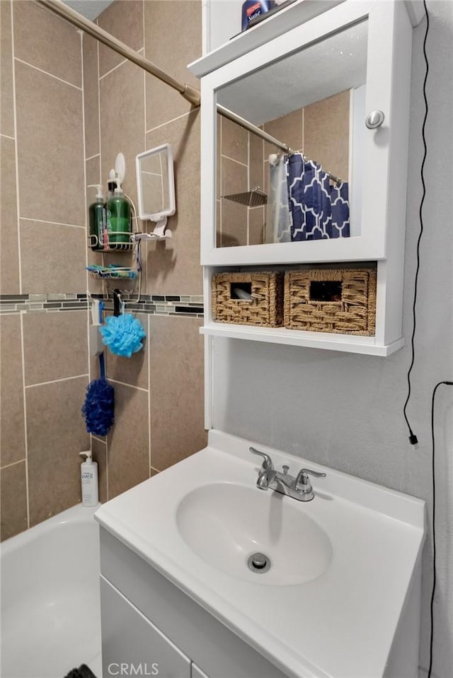 bathroom with a shower with curtain and vanity