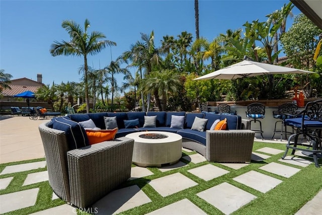 view of patio featuring an outdoor living space with a fire pit
