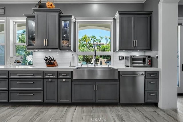 bar featuring a sink, backsplash, a toaster, stainless steel dishwasher, and ornamental molding