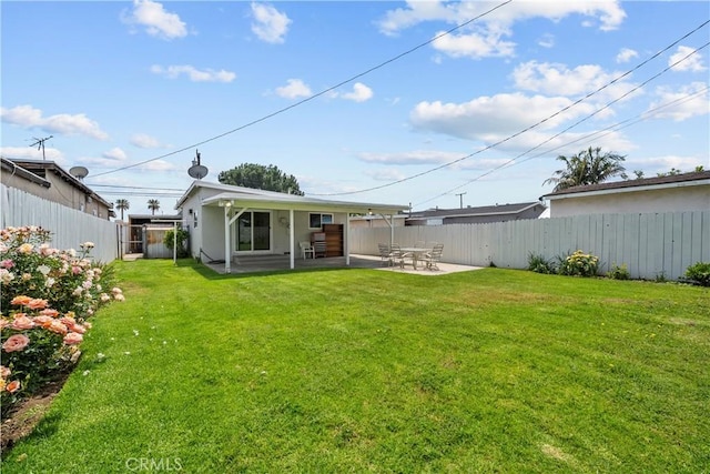 941 N Brand Blvd, San Fernando, CA 91340 - rear view of house with a patio area