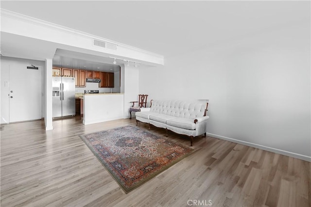 10535 Wilshire Blvd Unit D01, Los Angeles, CA 90024 - living area with light wood-style flooring and baseboards
