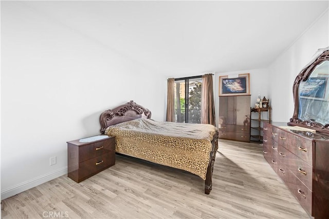 10535 Wilshire Blvd Unit D01, Los Angeles, CA 90024 - bedroom featuring light wood-style flooring and baseboards