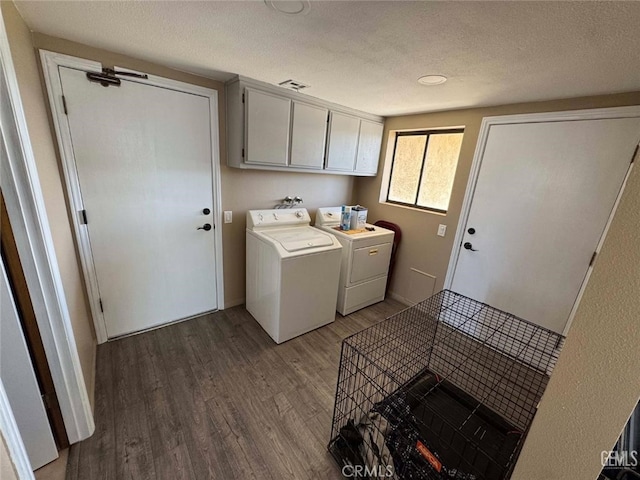 30830 Roan Ct, Tehachapi, CA 93561 - laundry area with visible vents, wood finished floors, washer and dryer, a textured ceiling, and cabinet space