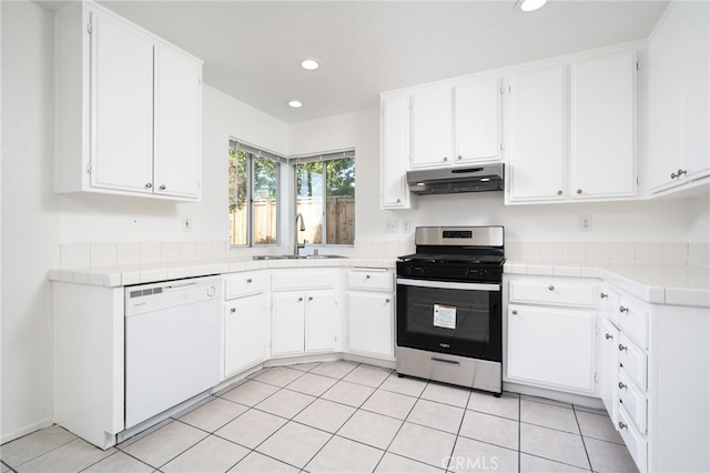 kitchen featuring stainless steel gas stove, dishwasher, a sink, under cabinet range hood, and recessed lighting