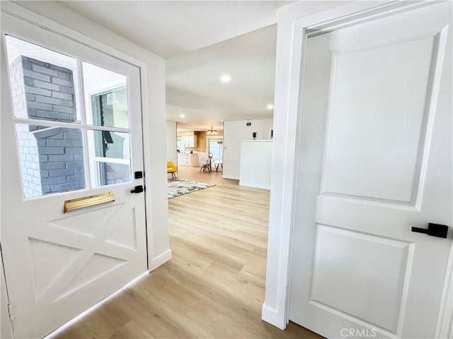 entryway featuring recessed lighting, light wood-style flooring, and baseboards
