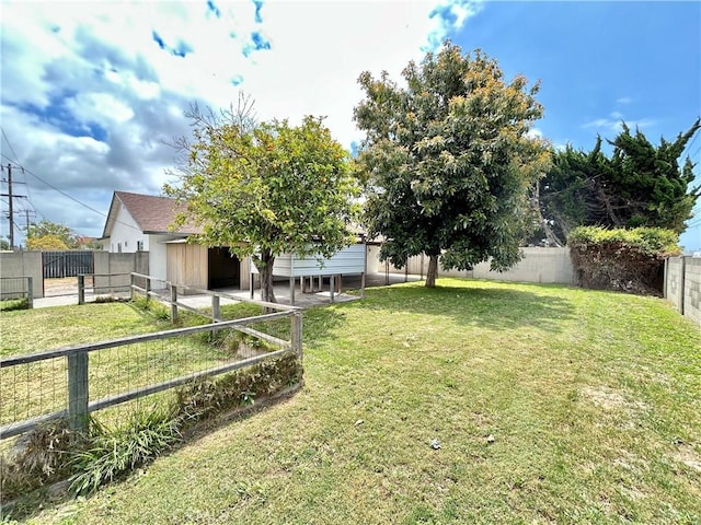 view of yard featuring a fenced backyard