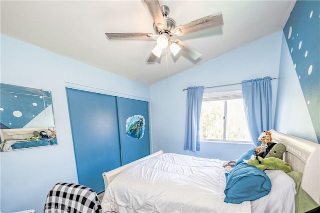 bedroom with a ceiling fan, vaulted ceiling, and a closet