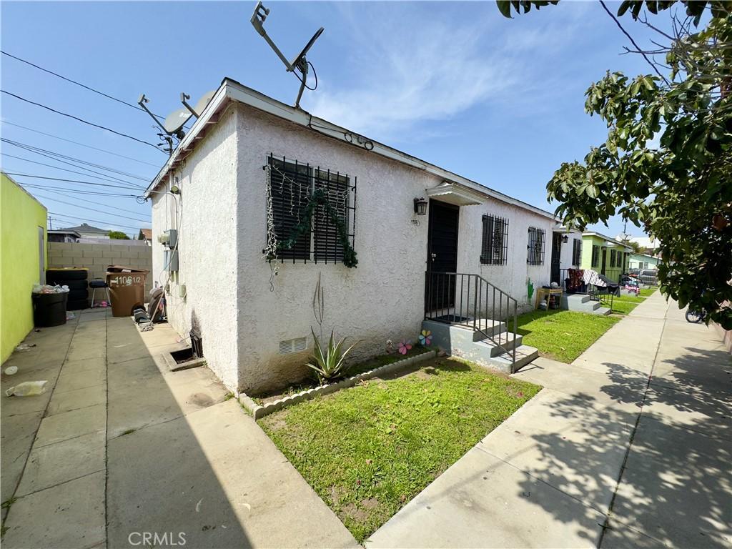 1104 W 87th St, Los Angeles, CA 90044 - bungalow-style house with crawl space, fence, a front lawn, and stucco siding