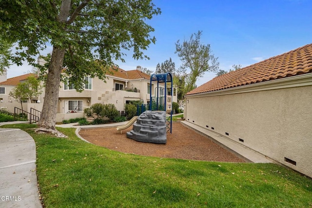 view of home's community featuring a yard
