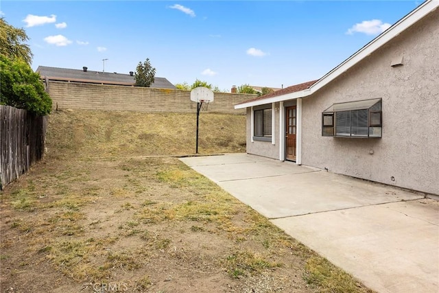 3881 Valle Vista Dr, Chino Hills, CA 91709 - view of yard featuring fence and a patio area