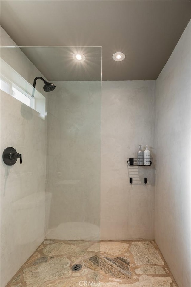 full bathroom with recessed lighting and a tile shower