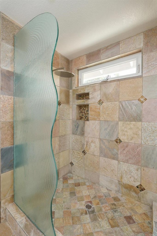1719 Willowhaven Rd, Encinitas, CA 92024 - bathroom with tiled shower