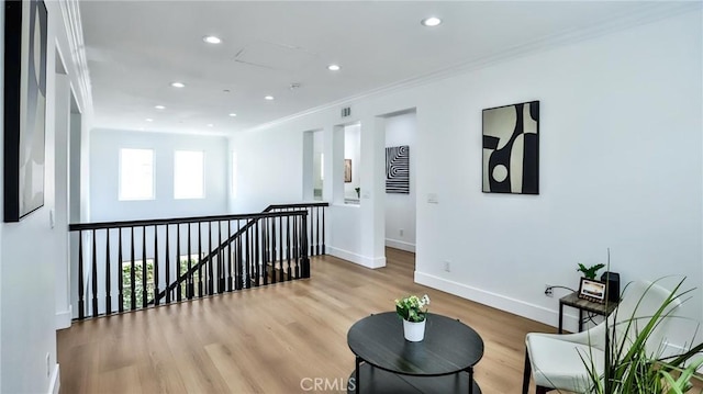 living area featuring recessed lighting, ornamental molding, baseboards, and wood finished floors