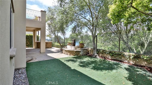 view of yard with a patio area and a balcony