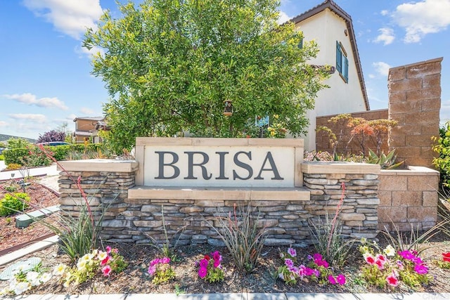 view of community / neighborhood sign