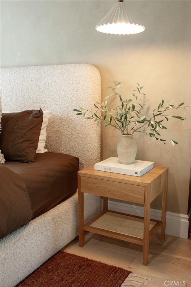 living area with baseboards