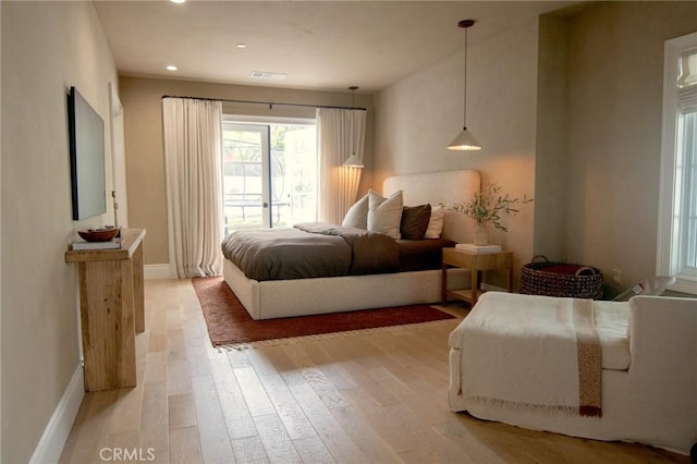 bedroom featuring baseboards, recessed lighting, light wood-style flooring, and visible vents