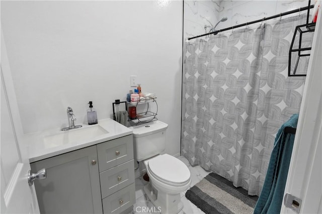 2113 Herrington Ave, San Bernardino, CA 92411 - full bath featuring toilet, a shower with curtain, and vanity