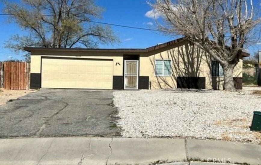 16624 Lariat Rd, Victorville, CA 92395 - single story home featuring a garage, fence, stucco siding, and aphalt driveway