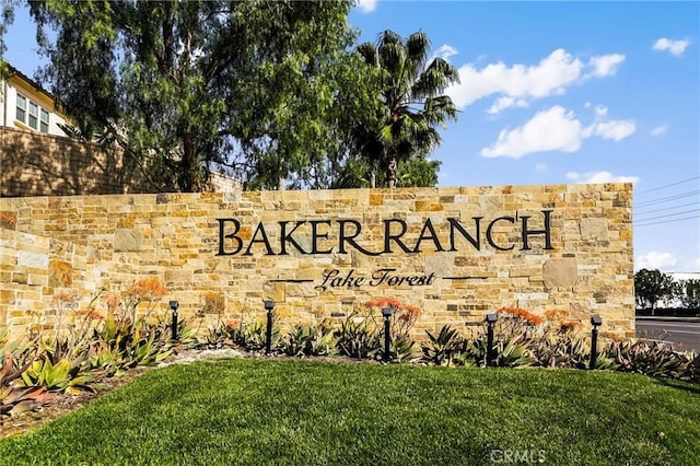 137 Lavender, Lake Forest, CA 92630 - community / neighborhood sign with a lawn