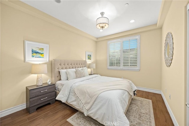 bedroom with recessed lighting, baseboards, and dark wood-style floors