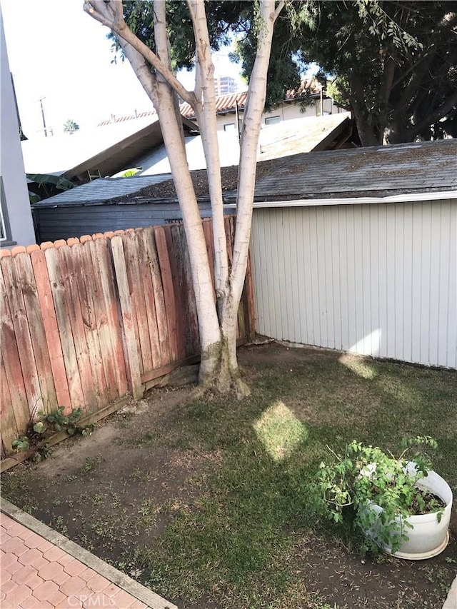 1116 E Appleton St, Long Beach, CA 90802 - view of yard featuring fence