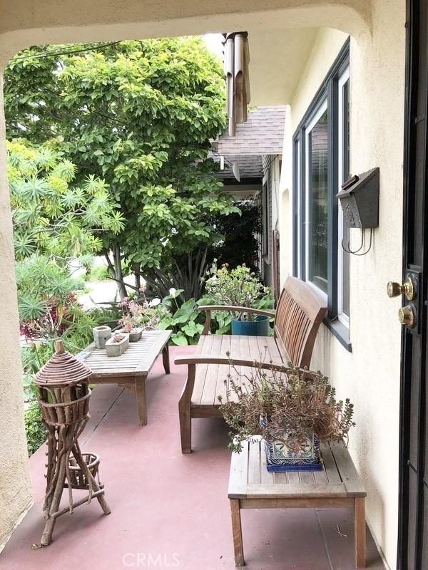 1116 E Appleton St, Long Beach, CA 90802 - balcony with a patio