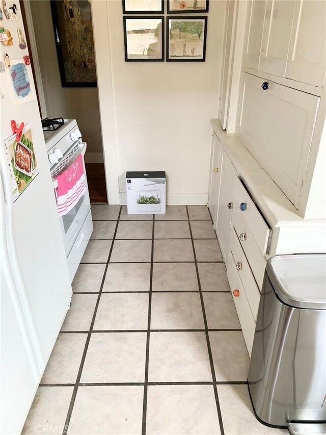 1116 E Appleton St, Long Beach, CA 90802 - interior details with white appliances