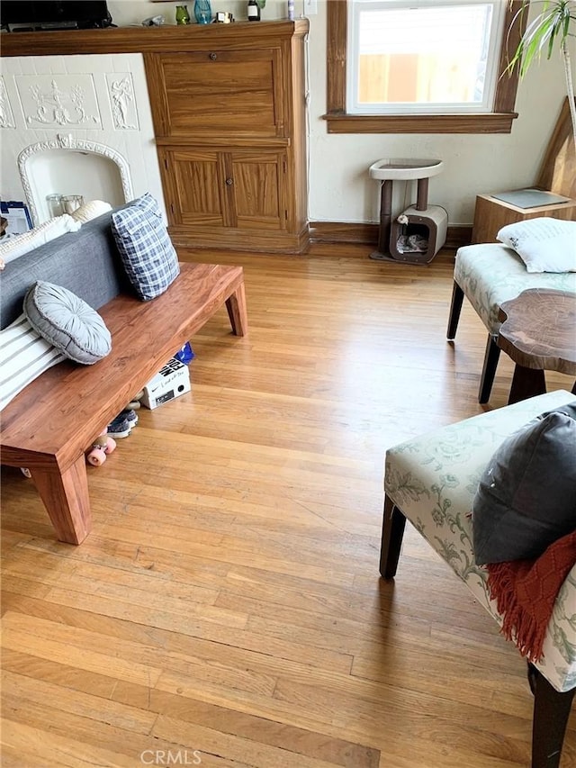 1116 E Appleton St, Long Beach, CA 90802 - living area featuring baseboards and light wood finished floors