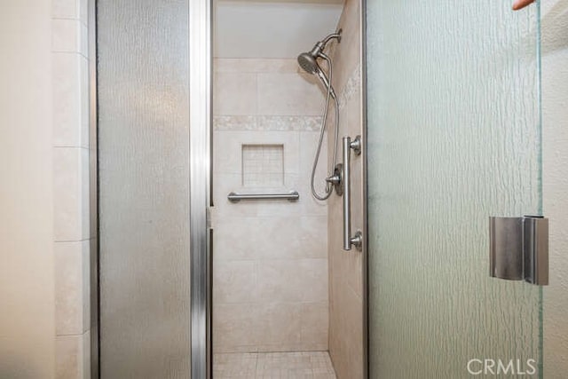 full bathroom featuring a stall shower