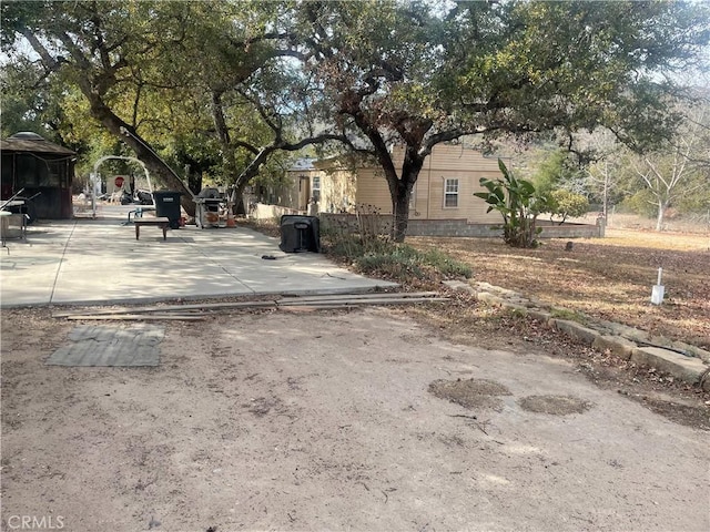 20780 Calle Rocio, Temecula, CA 92590 - view of yard featuring a patio area