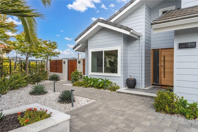 303 Calle Paisano, San Clemente, CA 92673 - entrance to property featuring fence