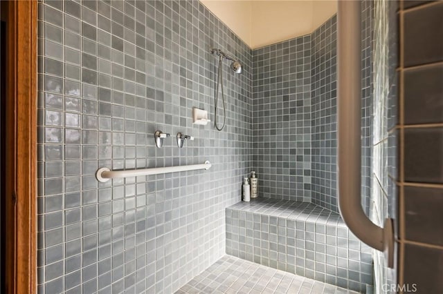 32424 Snowshoe Ln, Running Springs, CA 92382 - full bathroom featuring a tile shower