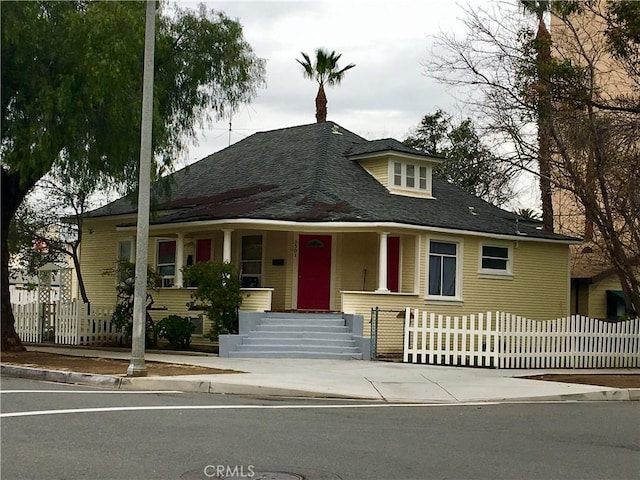 3499 Lemon St, Riverside, CA 92501 - view of front of property with covered porch, a fenced front yard, and roof with shingles