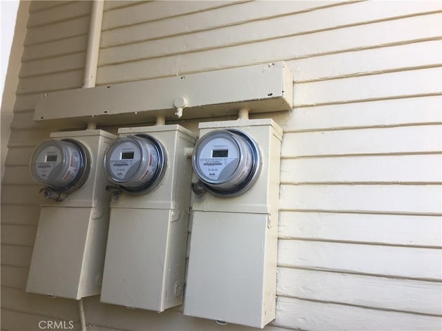 3499 Lemon St, Riverside, CA 92501 - exterior details featuring electric meter
