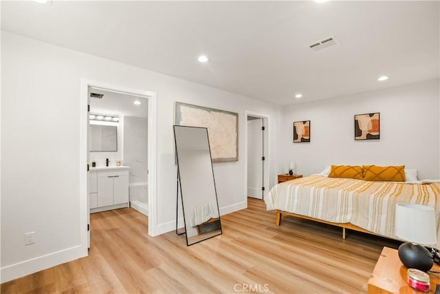 bedroom featuring recessed lighting, baseboards, visible vents, and light wood-style flooring
