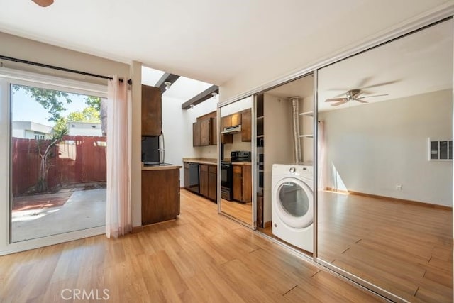 washroom featuring laundry area, visible vents, washer / dryer, ceiling fan, and light wood-type flooring