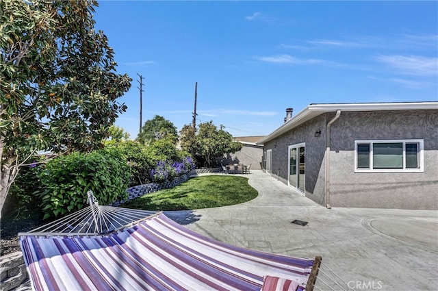 view of yard featuring a patio area