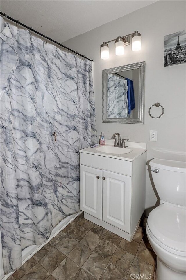 full bathroom with vanity, toilet, and a shower with shower curtain