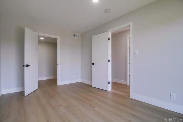 unfurnished bedroom featuring recessed lighting, baseboards, visible vents, and light wood finished floors