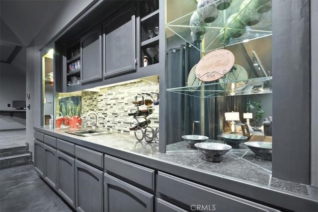 13784 Choco Rd, Apple Valley, CA 92307 - bar featuring a sink and tasteful backsplash