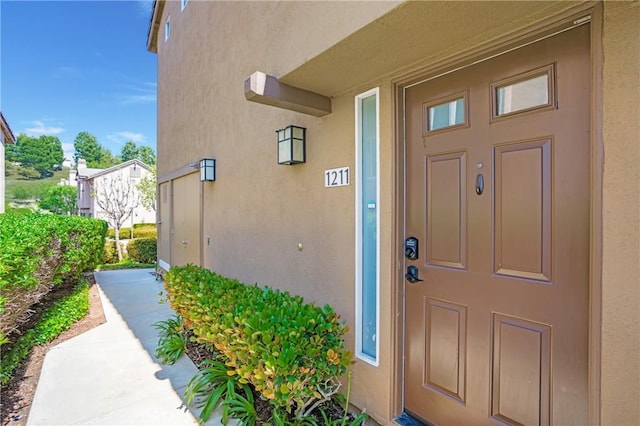 view of exterior entry with stucco siding