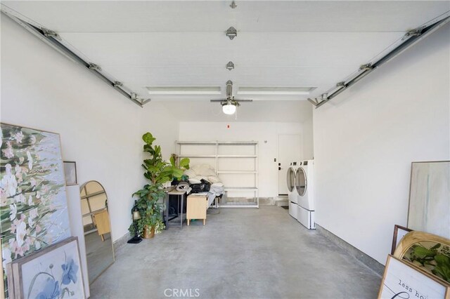 garage featuring washing machine and clothes dryer