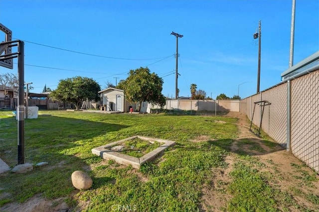 4185 E Turner Ave, Fresno, CA 93702 - view of yard featuring fence