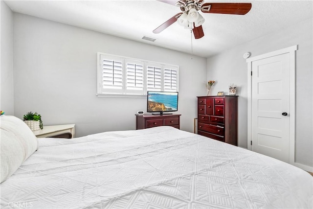 6222 Shawnee Rd, Westminster, CA 92683 - bedroom with a ceiling fan