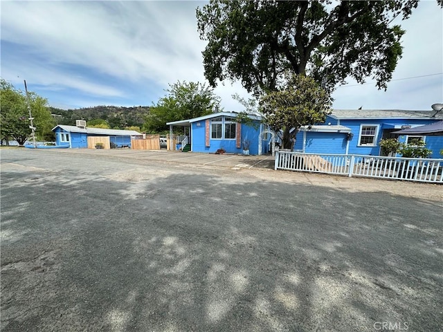 ranch-style house with fence